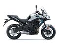 Motocykl Kawasaki Versys 650 bílý / 2025