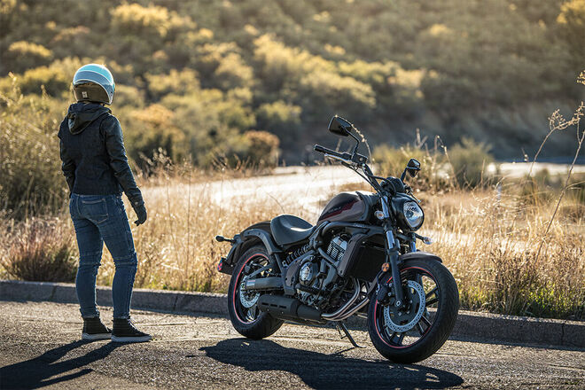 Motocykl Kawasaki Vulcan S šedý / 2025 - AKCE SADA PŘÍSLUŠENSTVÍ ZA 10.000,- Kč