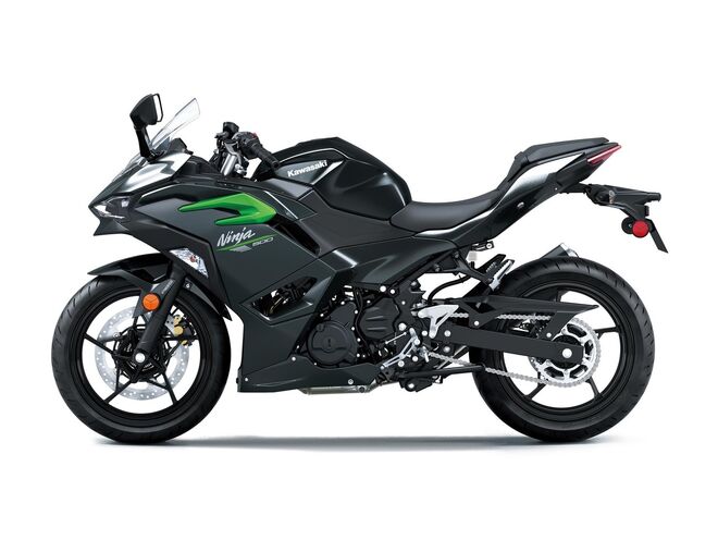 Motocykl Kawasaki Ninja 500 šedá / 2025