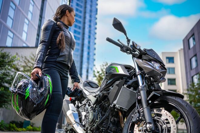 Motocykl Kawasaki Z500 černá / 2025