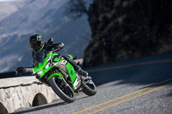 Motocykl Kawasaki Ninja 500 SE zelená / 2025