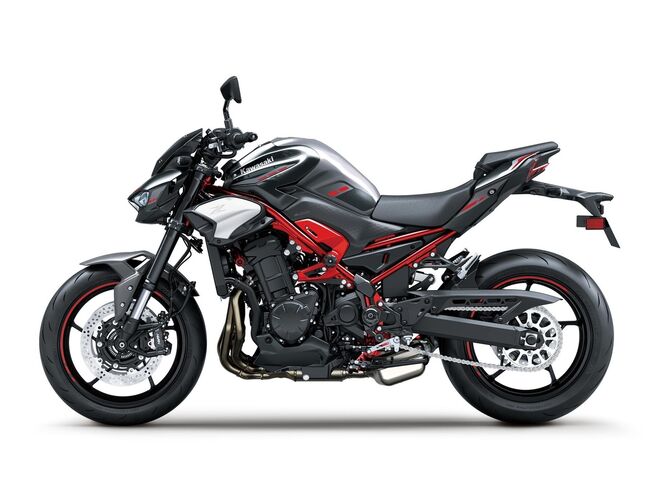 Motocykl Kawasaki Z900 70/35 kW červená / 2025